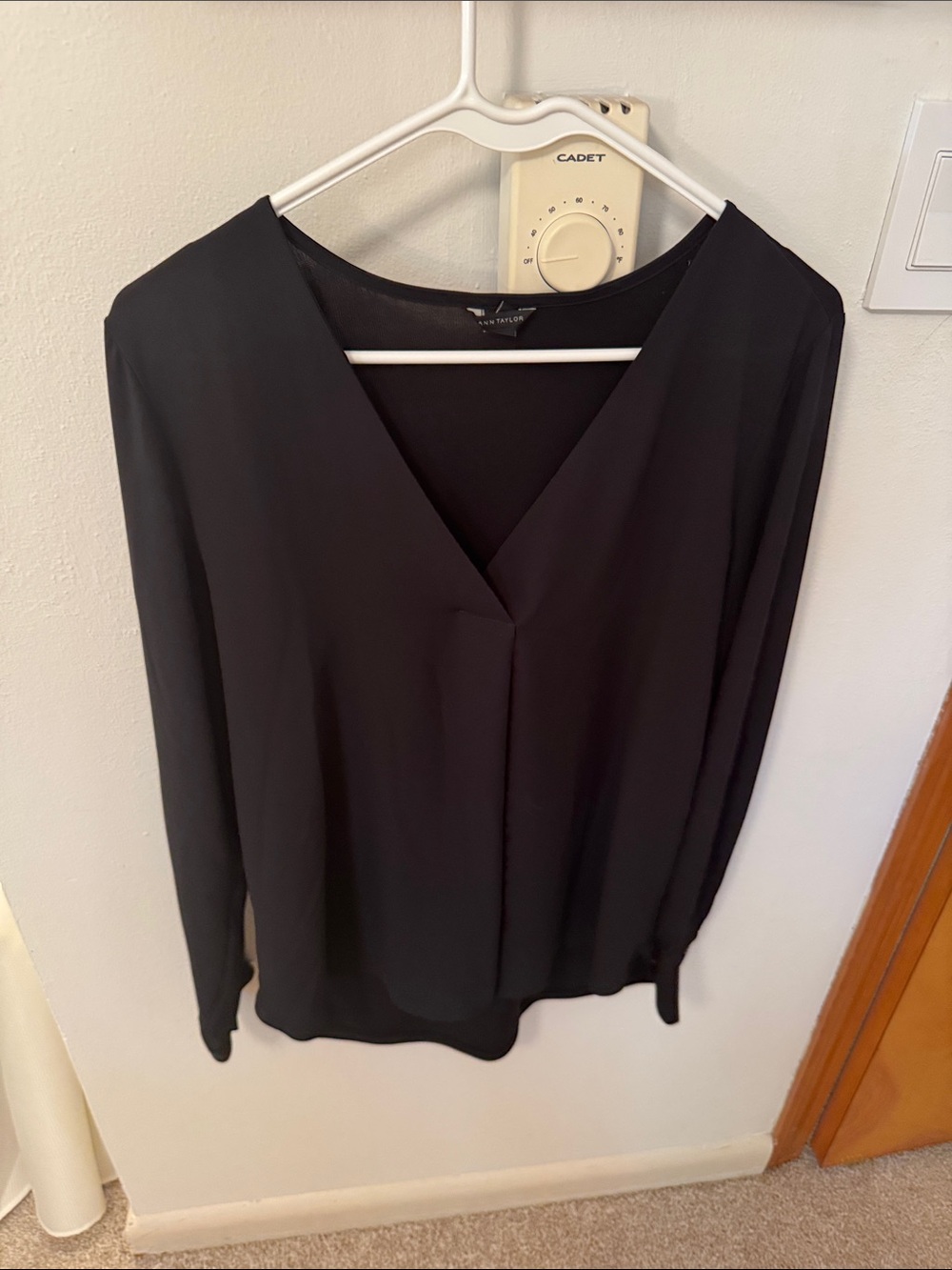 Ann Taylor Black V-Neck Long Sleeve Blouse